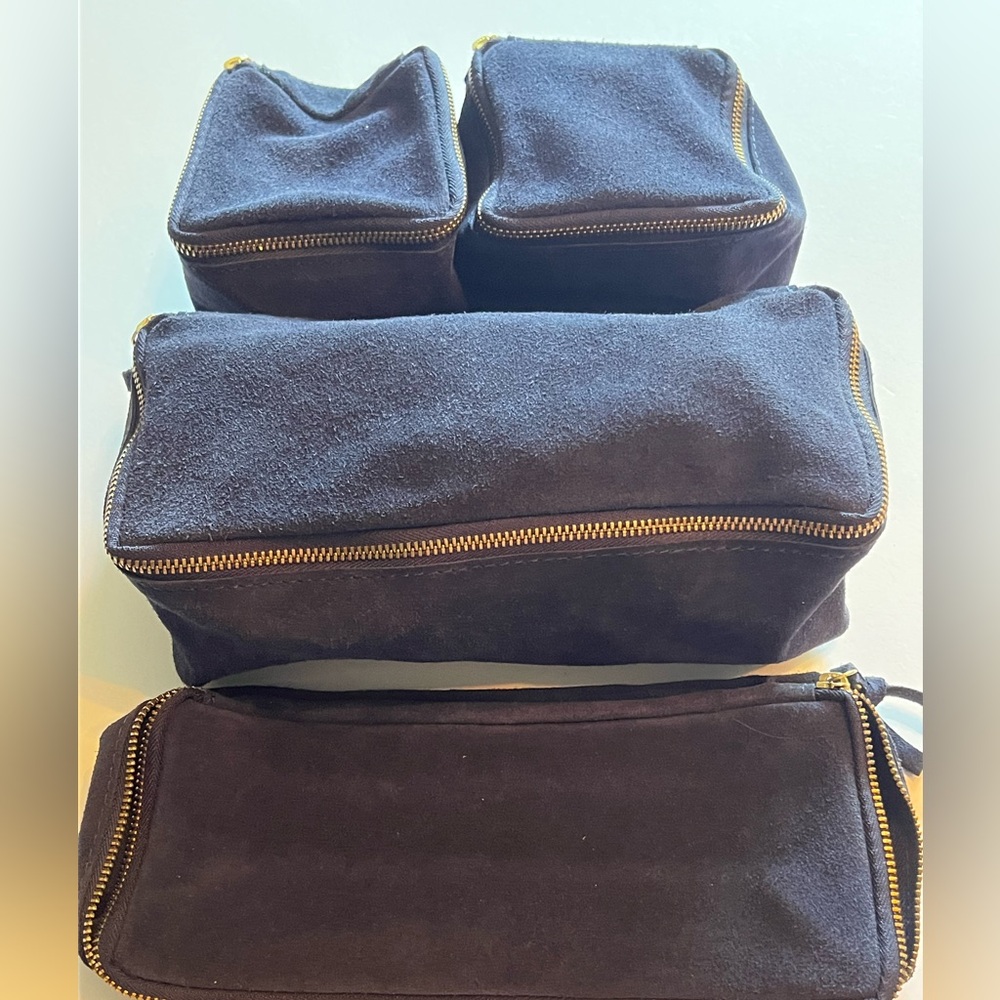 roost navy suede jewelry bags with zipper closure – NWT